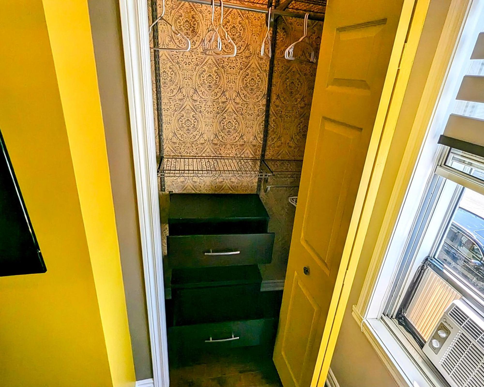 The Modern Stays Montreal Room photo