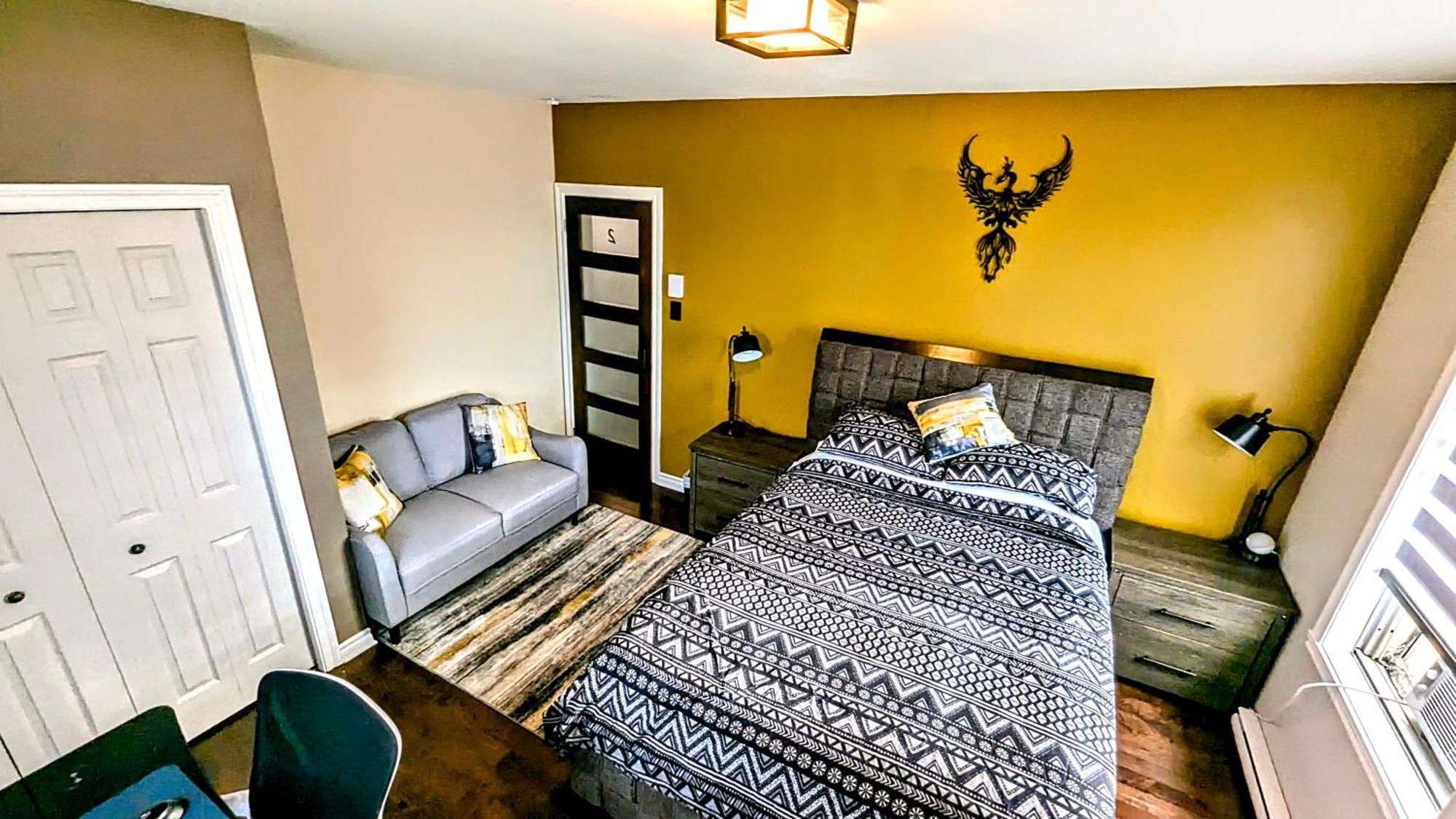 The Modern Stays Montreal Room photo